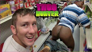 GAYWIRE – White Boy Plugs His Cock Into Muscular Thug’s Straight Booty
